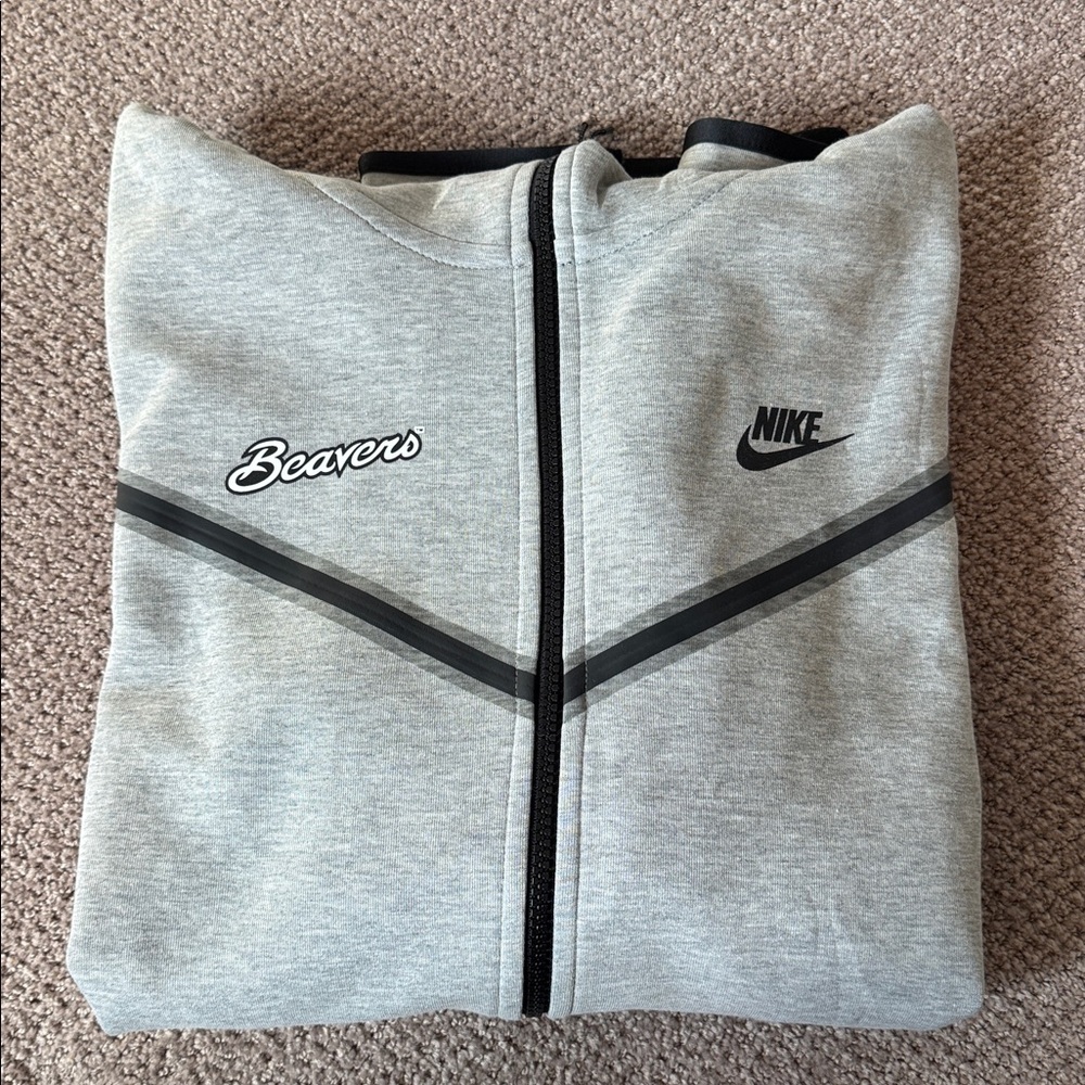 Nike Light Gray Oregon State Tech Fleece